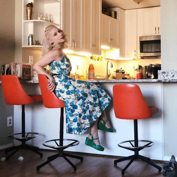 Meet your Posher, Candice - Picture 1 of 1